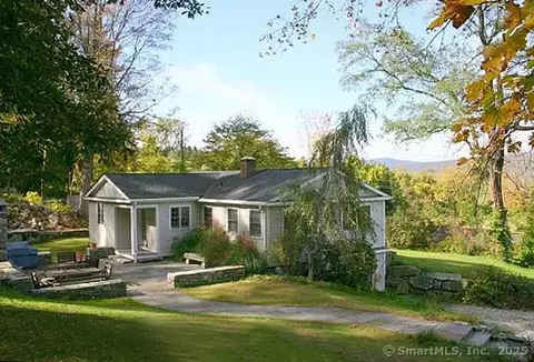 96 Knibloe Hill Rd, Sharon, CT 06069