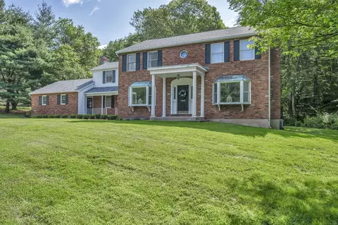 1 Pine Glen Ter, Wallingford, CT 06492