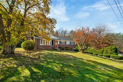 21 Stanley Dr, Seymour, CT 06483