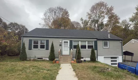 92 Lake St, Moosup, CT 06354