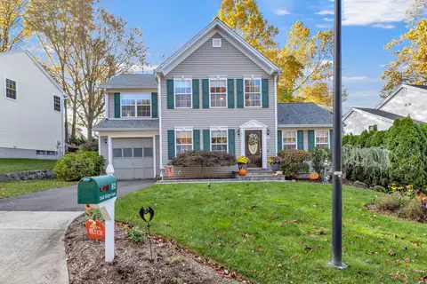 82 Oak Ridge Ln, Milford, CT 06461