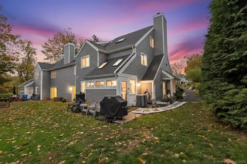 132 Country Pl #132, Shelton, CT 06484