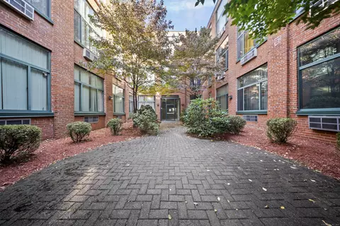 390 Charles St #106, Bridgeport, CT 06606