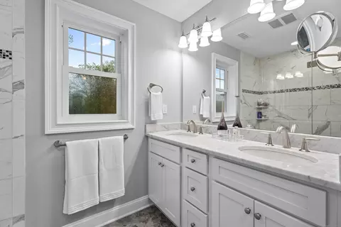 Bath - 3 Arrowhead Rd, Madison, CT 06443 photo 3 of 4