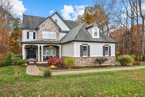 35 Rustle Meadow Ln, Canton, CT 06019