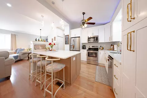 23 Pondview Ter, East Haven, CT 06512