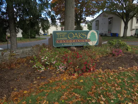 27 Little Oak Ln #27, Rocky Hill, CT 06067
