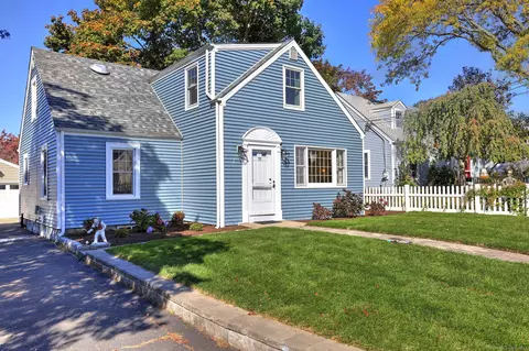 77 Berkeley Ter, Milford, CT 06460