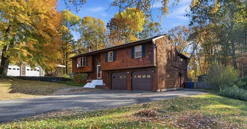 10 Woodside Dr, Unionville, CT 06085