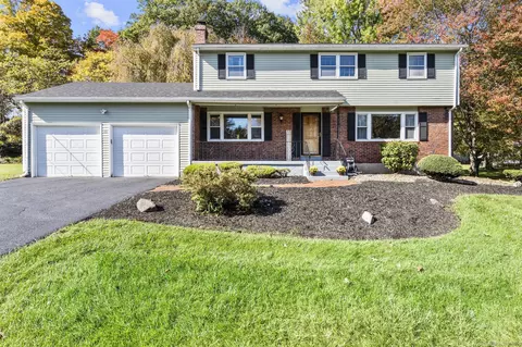 10 Butternut Dr, Bloomfield, CT 06002