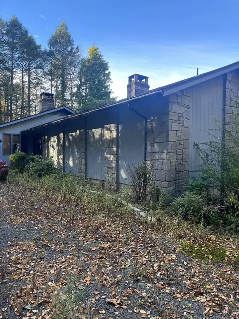 95 Old Poverty Rd, Southbury, CT 06488