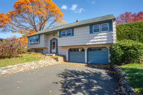 60 Burnham Dr, West Hartford, CT 06110