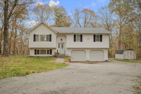 25 Old Colony Ln, Ledyard, CT 06339