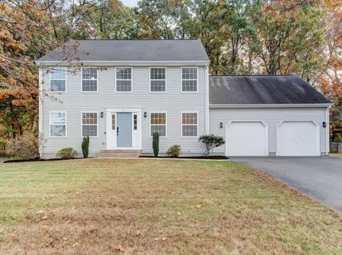 311 Meadowbrook Dr, Manchester, CT 06042