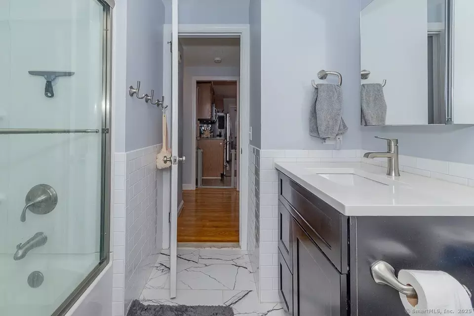 Bath - 37 Two Stone Dr, Wethersfield, CT 06109 photo 2 of 2
