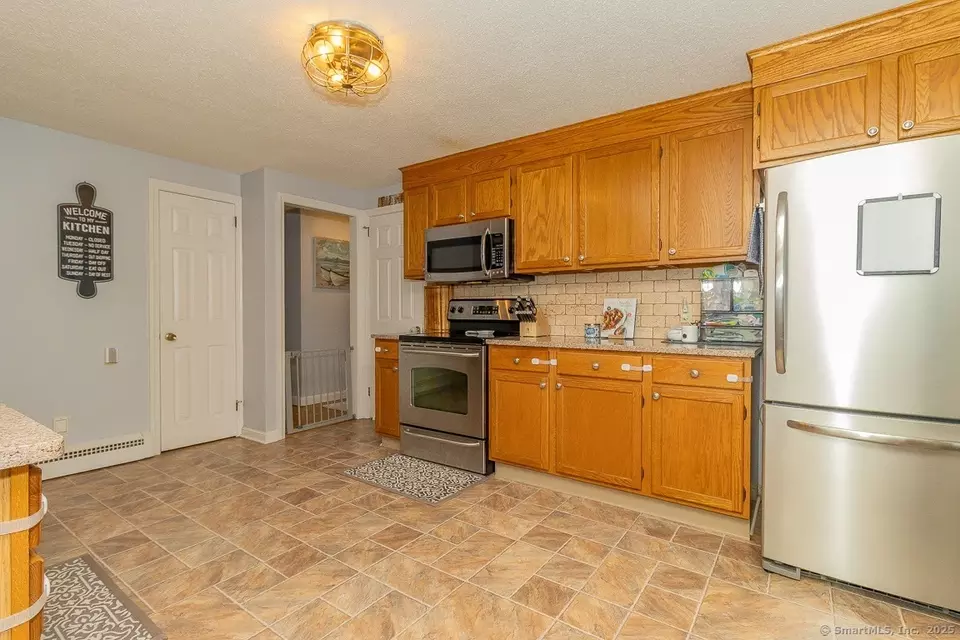 Kitchen - 37 Two Stone Dr, Wethersfield, CT 06109 photo 3 of 3