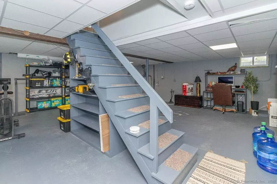 Entry Way - 37 Two Stone Dr, Wethersfield, CT 06109 photo 2 of 2