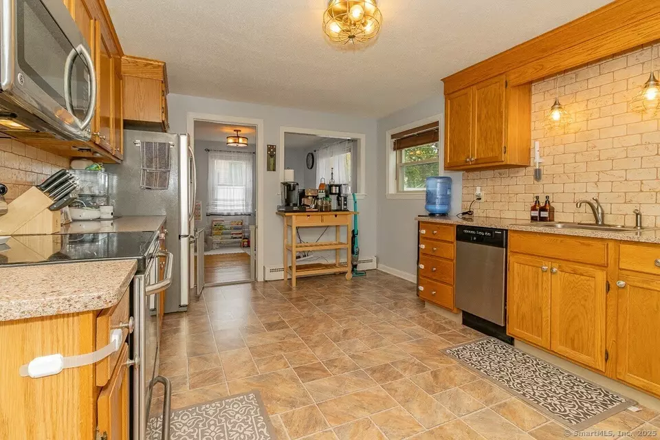 Kitchen - 37 Two Stone Dr, Wethersfield, CT 06109 photo 1 of 3