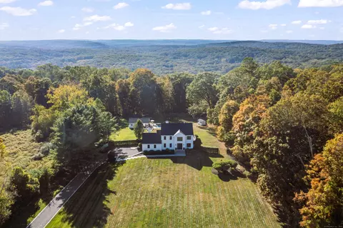 40 Great Ring Rd, Sandy Hook, CT 06482