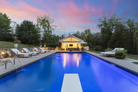 Exterior - 40 Great Ring Rd, Sandy Hook, CT 06482 photo 7 of 9