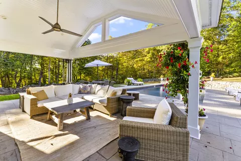 Exterior - 40 Great Ring Rd, Sandy Hook, CT 06482 photo 5 of 9