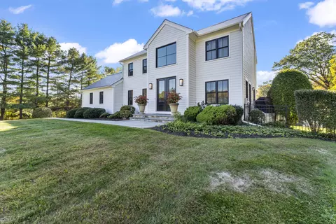 Exterior - 40 Great Ring Rd, Sandy Hook, CT 06482 photo 1 of 9