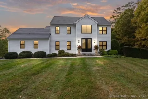 Exterior - 40 Great Ring Rd, Sandy Hook, CT 06482 photo 8 of 9
