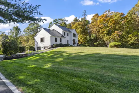 Exterior - 40 Great Ring Rd, Sandy Hook, CT 06482 photo 3 of 9