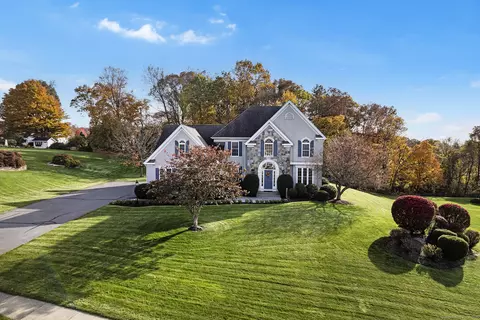 90 Windermere Ridge Dr, Southington, CT 06489