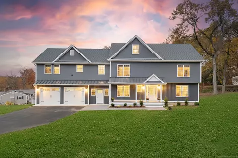 51 Tuckahoe Dr, Shelton, CT 06484