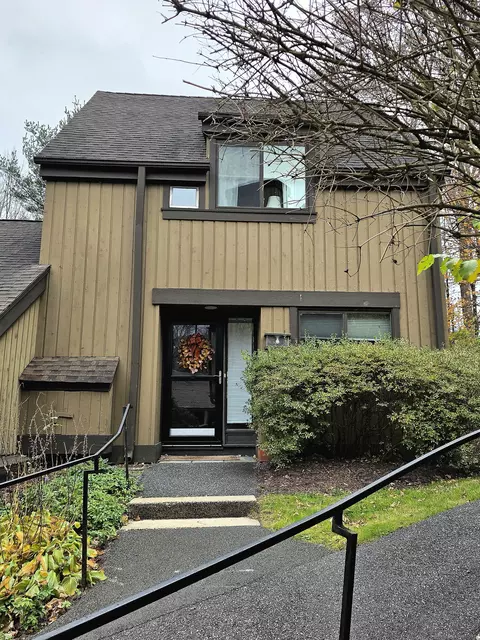 60 Heritage Vlg #B, Southbury, CT 06488