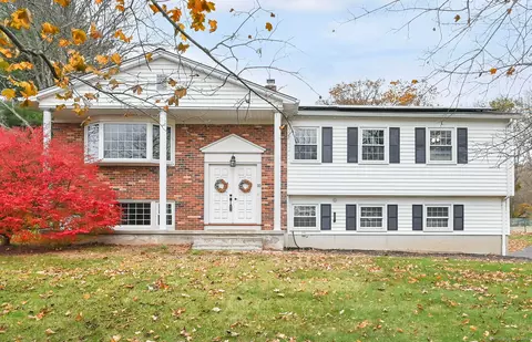 10 Oxcart Dr, Windsor, CT 06095