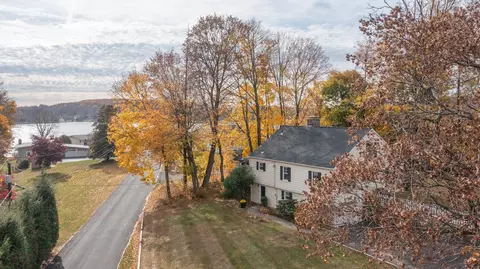 8 Lakeview Rd, Brookfield, CT 06804