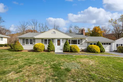 40 Macarthur Dr, Hamden, CT 06518