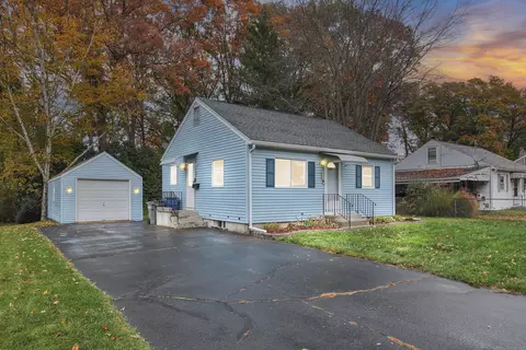 113 Deepwood Dr, Manchester, CT 06040