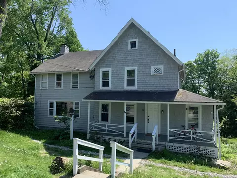 21 Lakeview Ave, Lakeville, CT 06039