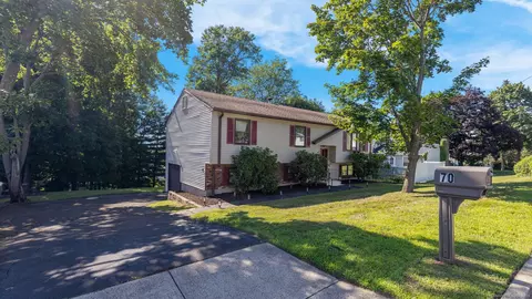 70 Island Ln, West Haven, CT 06516