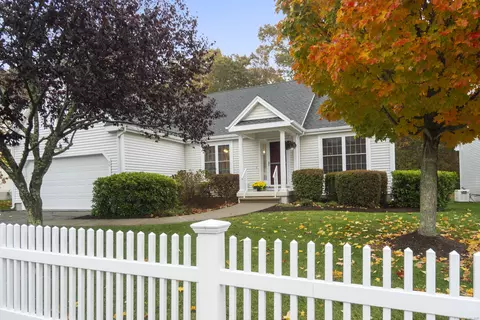 40 Spinnaker Dr #40, East Lyme, CT 06357