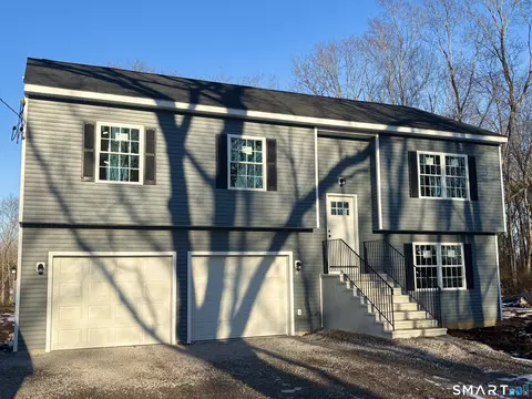 13 Dayton Rd, Waterford, CT 06385