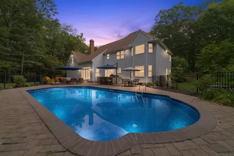 7 Butternut Ln, Oxford, CT 06478