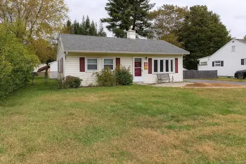 15 Mountain View Dr, Plainville, CT 06062
