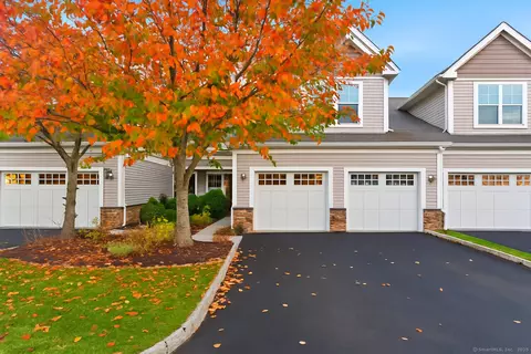 17 Briar Ridge Dr #17, Bethel, CT 06801