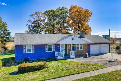 86 Bridgeview Pl, Stratford, CT 06614