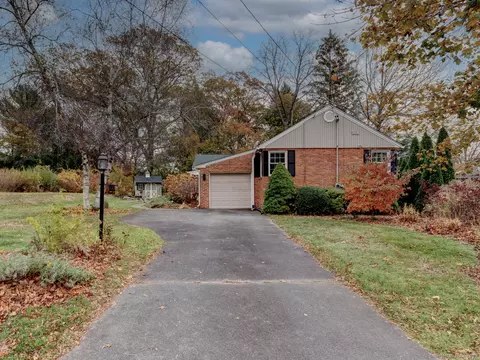 27 Crown St, Vernon, CT 06066