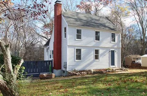 20 Carriage Dr Ext, Clinton, CT 06413