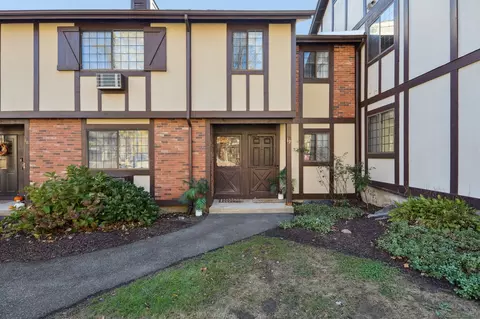 20 Andover Ct #20, Brookfield, CT 06804