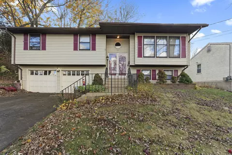 135 Williamson Dr, Waterbury, CT 06710