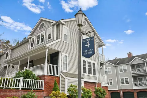 253 Mayfield Dr #253, Trumbull, CT 06611