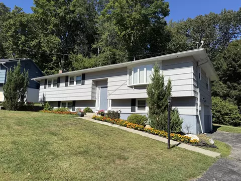 385 Gaylord Dr, Waterbury, CT 06708