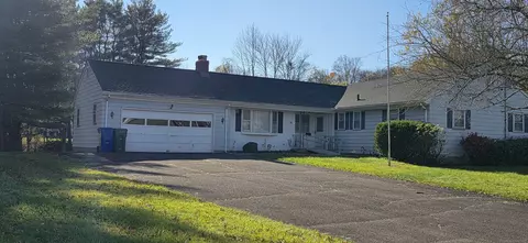 9 Mallard Dr, Bloomfield, CT 06002
